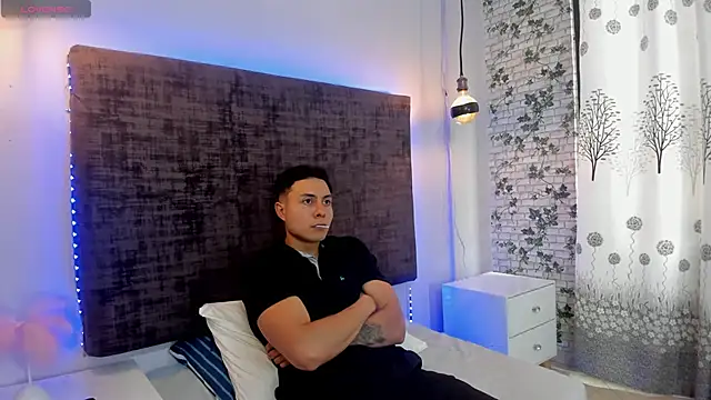 Snapshot of baby_west chatting on 03.12.26 baby west online show from 03.12.26