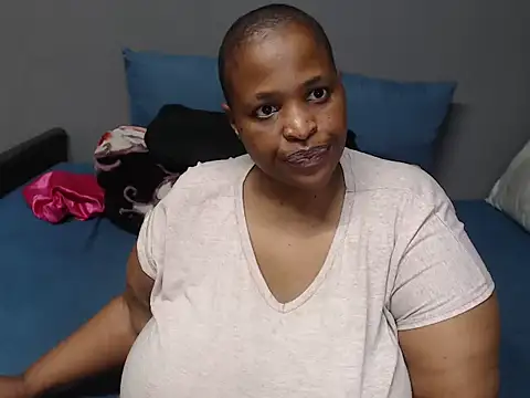 Bustydiva83 online show from 06.19.26