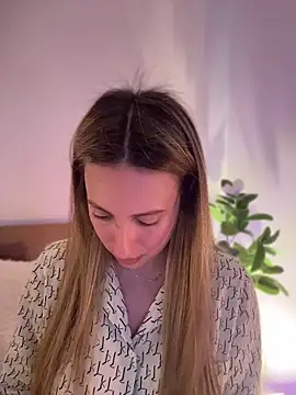 EvaRyen  online show from 04.07.26