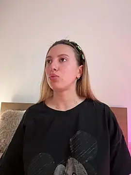 EvaRyen  online show from 04.17.26