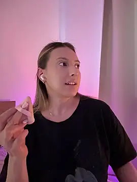 EvaRyen  online show from 04.18.26