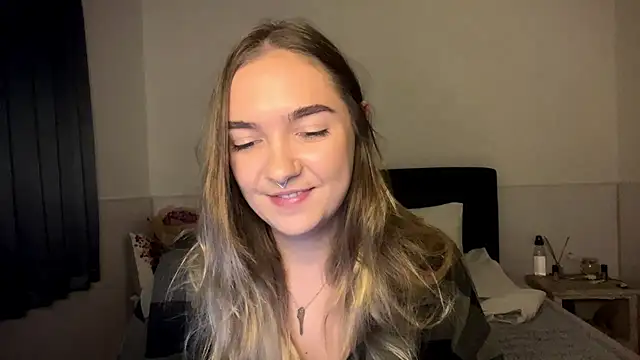 Snapshot of RoxyWet chatting on 07.26.26 RoxyWet online show from 07.26.26