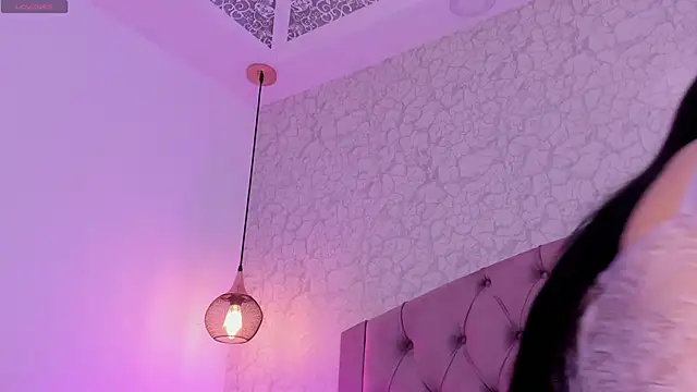 saraa joness  online show from 04.25.26