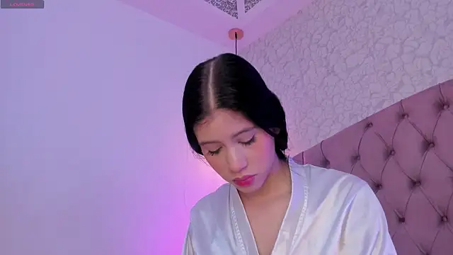 saraa joness  online show from 04.30.26