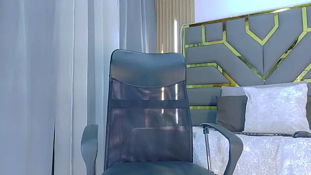 Oliver bigblack cock online show from 03.18.26