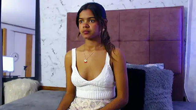 Daniela Lunax online show from 04.11.26