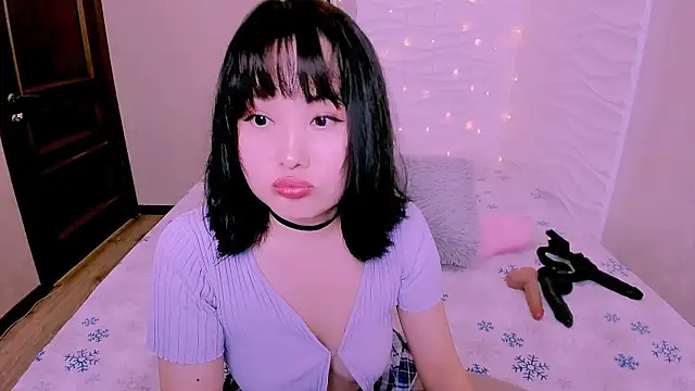 Akiko Yun online show from 01.07.26