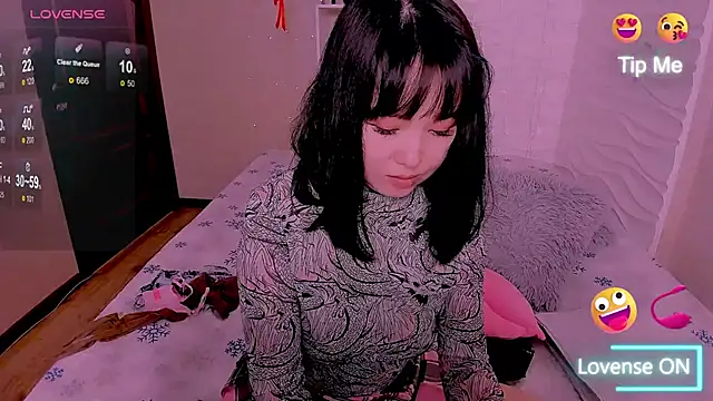 Akiko Yun online show from 04.18.26