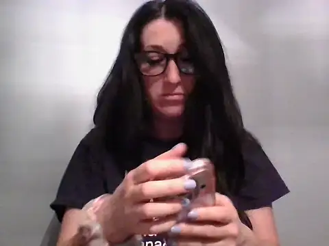 TheVictoriaWolf online show from 04.02.26
