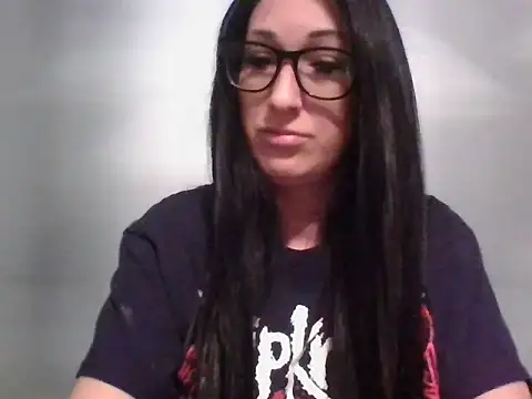 TheVictoriaWolf online show from 04.10.26