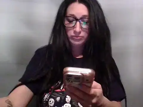 TheVictoriaWolf online show from 04.17.26