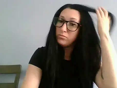 TheVictoriaWolf online show from 04.19.26