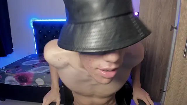 Josy 11 online show from 04.17.26