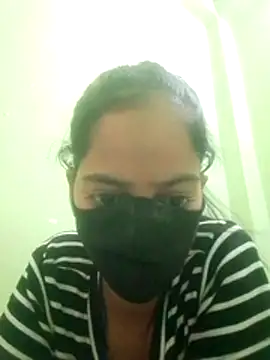Snapshot of nidhiyadav00 chatting on 04.13.26 nidhiyadav00 online show from 04.13.26