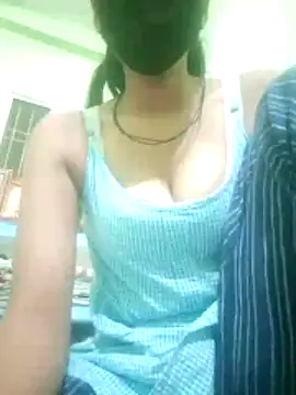 Snapshot of nidhiyadav00 chatting on 04.17.26 nidhiyadav00 online show from 04.17.26