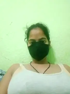 Snapshot of nidhiyadav00 chatting on 04.20.26 nidhiyadav00 online show from 04.20.26