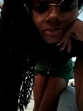 Snapshot of marialuiza2027 chatting on 07.14.26 marialuiza2027 online show from 07.14.26