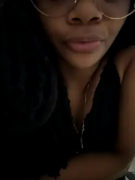 Snapshot of marialuiza2027 chatting on 07.17.26 marialuiza2027 online show from 07.17.26