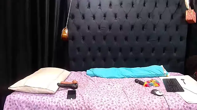 Dark Slim Thick online show from 06.10.26