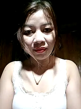 Snapshot of Yiyi102300 chatting on 03.17.26 Yiyi102300 online show from 03.17.26