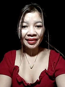 Snapshot of Yiyi102300 chatting on 03.18.26 Yiyi102300 online show from 03.18.26