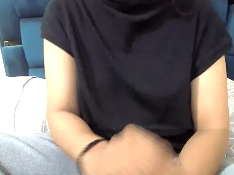 Snapshot of Aradya_ chatting on 04.13.26 Aradya online show from 04.13.26