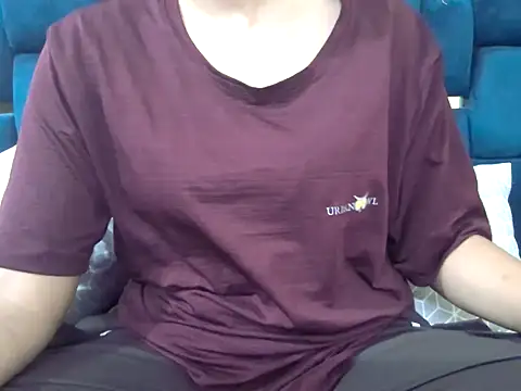 Snapshot of Aradya_ chatting on 04.15.26 Aradya online show from 04.15.26