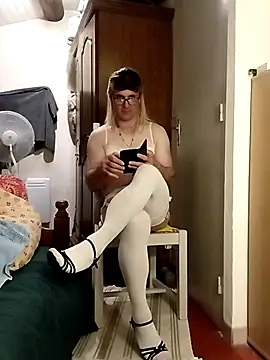 stephie83 online show from 04.18.26