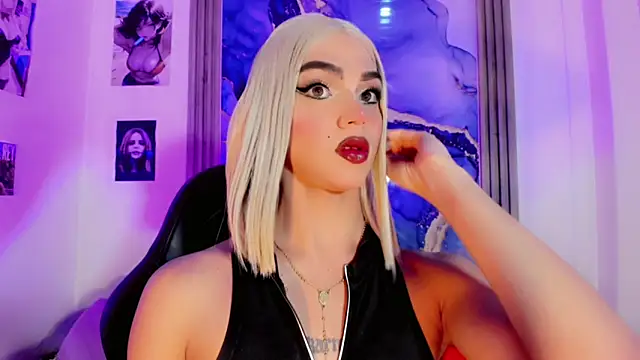 Snapshot of blonde_queen- chatting on 04.08.26 blonde queen- online show from 04.08.26