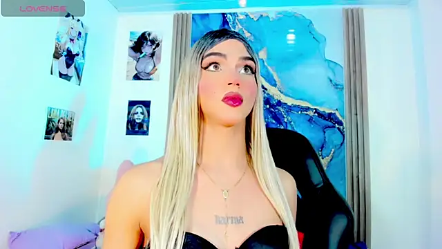 Snapshot of blonde_queen- chatting on 04.14.26 blonde queen- online show from 04.14.26