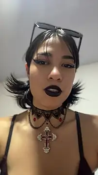 Snapshot of Liana_Fem_ chatting on 04.27.26 Liana Fem online show from 04.27.26