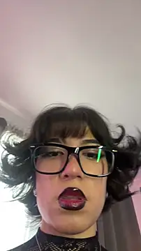 Snapshot of Liana_Fem_ chatting on 05.21.26 Liana Fem online show from 05.21.26
