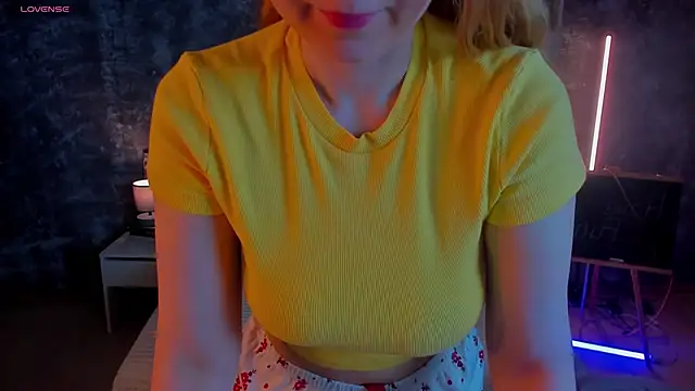 Snapshot of Shiny_Liss chatting on 05.31.26 Shiny Liss online show from 05.31.26