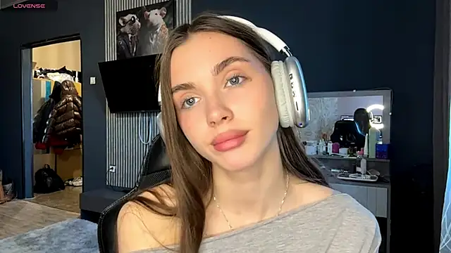 Veluxe online show from 03.30.26