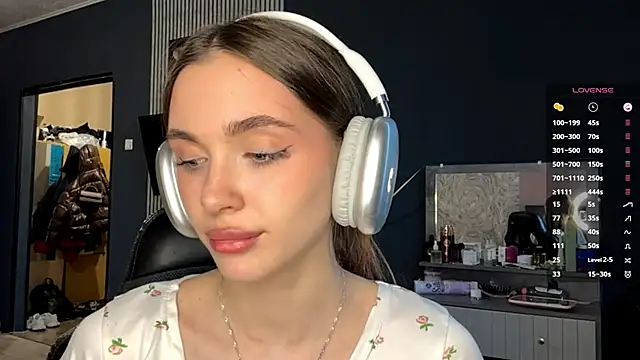 Veluxe online show from 03.31.26