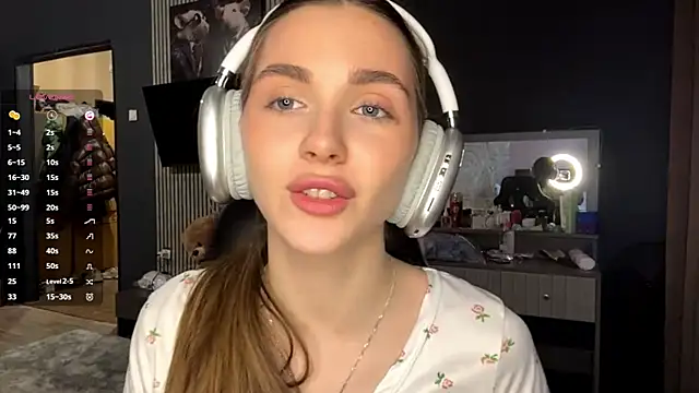 Veluxe online show from 04.08.26