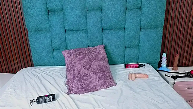 AnnieHiper online show from 04.15.26