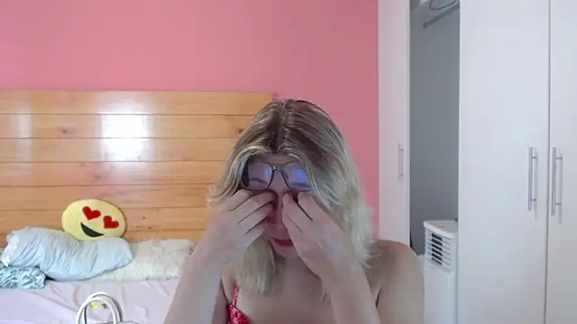 Dulce Victoria  online show from 03.21.26