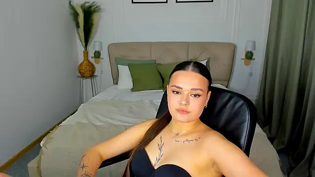 EvaRaider online show from 04.18.26