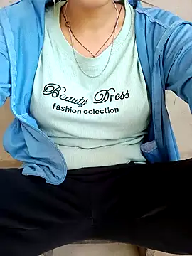 Snapshot of Leiley_98 chatting on 05.27.26 Leiley 98 online show from 05.27.26