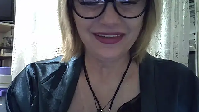 Lia Rayss online show from 04.24.26