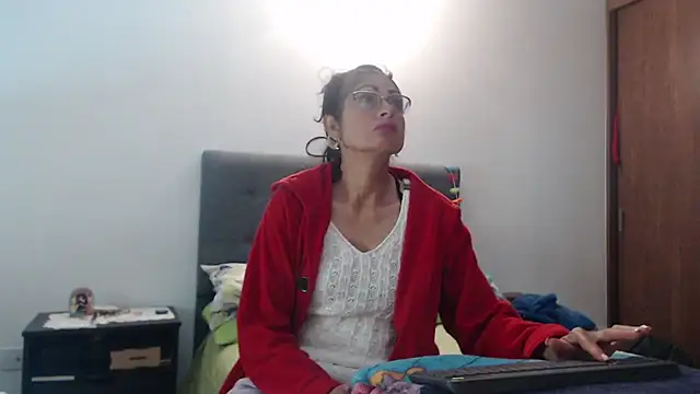 Taniafirelux online show from 03.23.26