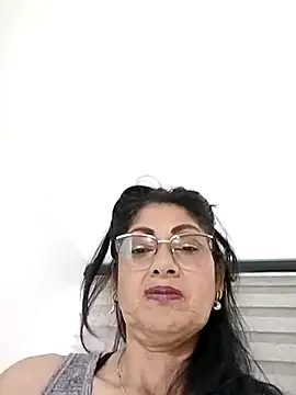 Taniafirelux online show from 04.04.26