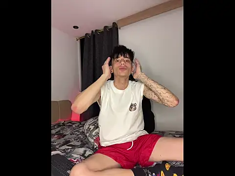 Snapshot of BatKingandBatQueen chatting on 03.17.26 BatKingandBatQueen online show from 03.17.26