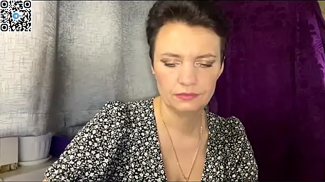 HotMamaQueen234 online show from 05.24.26