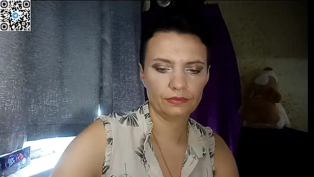 Snapshot of HotMamaQueen234 chatting on 06.28.26 HotMamaQueen234 online show from 06.28.26