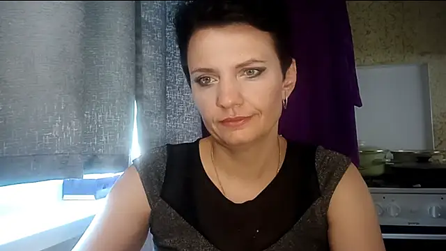 Snapshot of HotMamaQueen234 chatting on 07.27.26 HotMamaQueen234 online show from 07.27.26