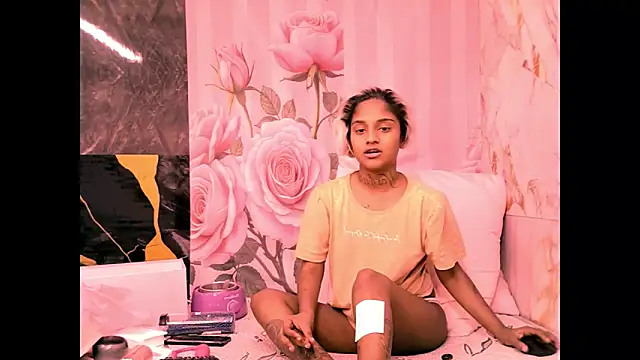 Snapshot of indian_barbie chatting on 05.11.26 indian barbie online show from 05.11.26