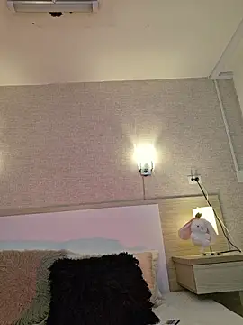 Scarlet Evanss  online show from 05.03.26