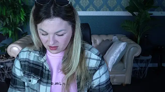 AlissyaGrayy online show from 04.21.26